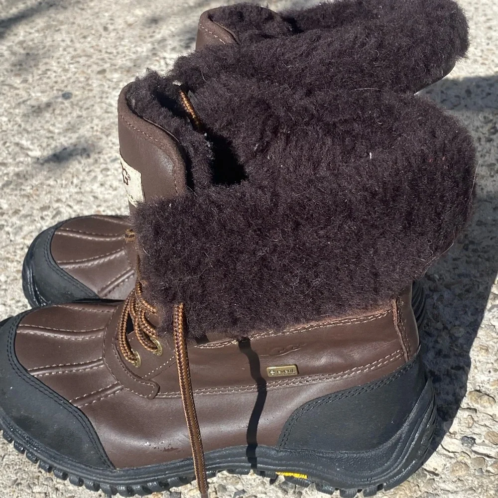 UGG Men's 6 Chocolate and Ebony Snow Boots